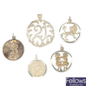 A selection of silver and white metal jewellery.