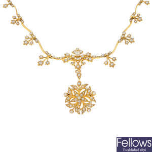 An early century 15ct gold split pearl floral necklace. 