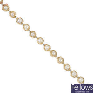 CHARLES DE TEMPLE (attributed to) - a cultured pearl single-strand necklace.