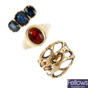 An enamel and split pearl mourning brooch and three 9ct gold rings.