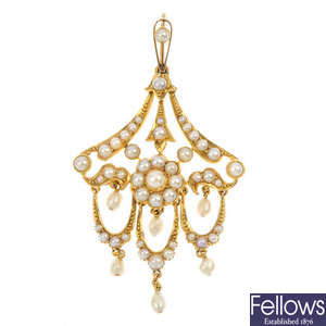 An early 20th century 18ct gold split pearl pendant.