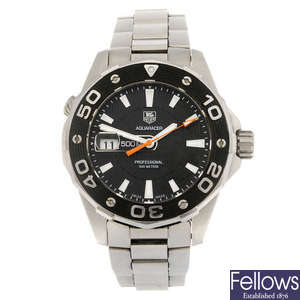 (105003420) TAG HEUER - a gentleman's Aquaracer bracelet watch.