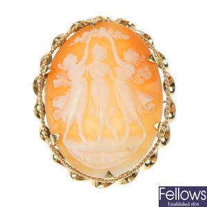 A 9ct gold shell cameo brooch. 