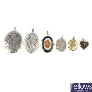 A selection of fifteen lockets.