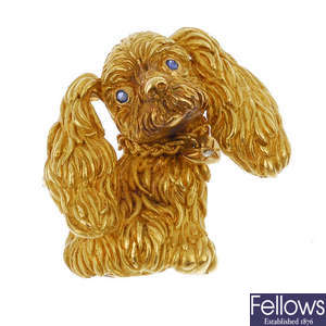 A 1960s 18ct gold sapphire and diamond accent dog brooch.