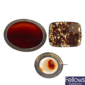 A selection of late 19th to early 20th century agate items.