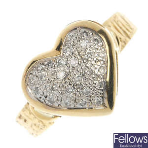 An 18ct gold diamond heart ring.