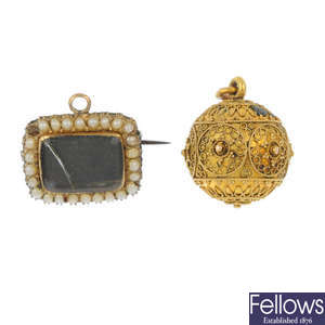 A selection of late 19th century and later gold jewellery.