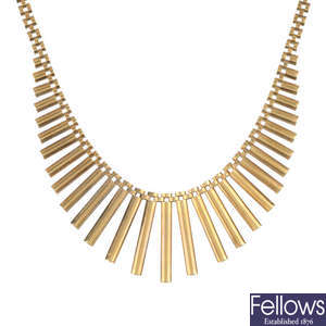 A 1960s 9ct gold fringe necklace.