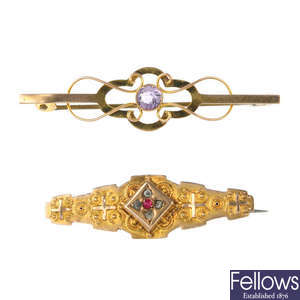 A selection of late 19th to early 20th century gold and silver jewellery.