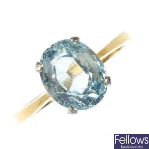 An 18ct gold aquamarine single-stone ring.