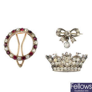 Three early 20th century paste brooches.