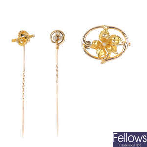 A selection of early 20th century gold jewellery.