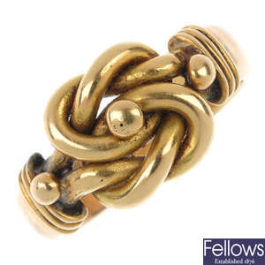 An early 20th century gold knot ring.