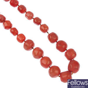 A dyed coral single-row necklace.