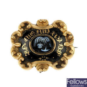A late Victorian 9ct gold hardstone and enamel memorial brooch.