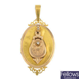 A late 19th century 9ct gold locket.