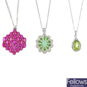 Seventeen items of gem-set jewellery.