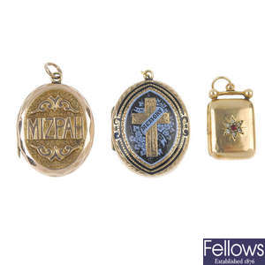 A selection of late 19th to early 20th century lockets. 