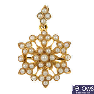 An early 20th century gold split pearl pendant.