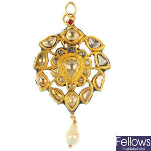 An Indian diamond and enamel 'kundan' work pendant.