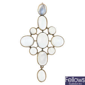 An early 20th century 9ct gold moonstone pendant.
