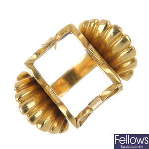 A mid 20th century 18ct gold ring mount.