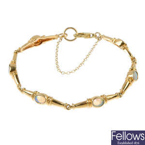 A 9ct gold opal bracelet.