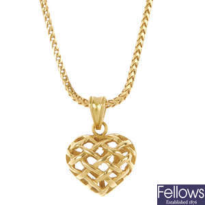 An 18ct gold woven heart pendant.