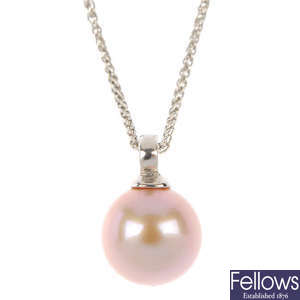 An 18ct gold cultured pearl pendant and two pairs of ear studs.