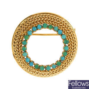 A turquoise wreath brooch.