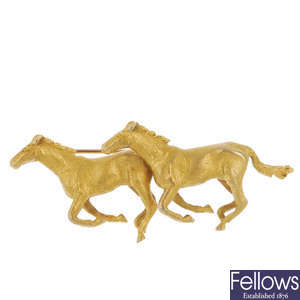 A 1960s 9ct gold equestrian brooch.