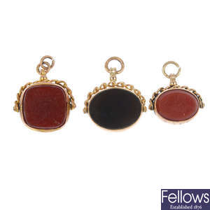 Three early 20th century 9ct gold hardstone fobs. 