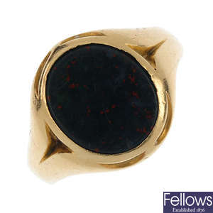 An early 20th century 15ct gold bloodstone signet ring. 