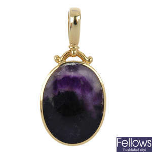 A 9ct gold fluorite and mother-of-pearl double-sided pendant.