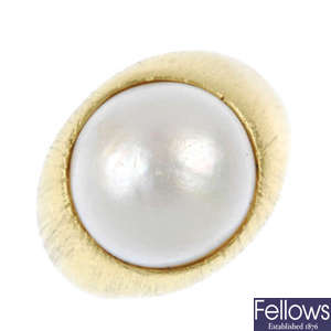 A mabe pearl dress ring. 