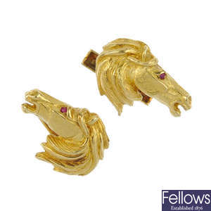 A pair of 18ct gold novelty cufflinks. 