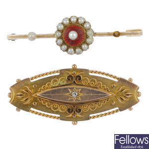Two early 20th century 9ct gold brooches.
