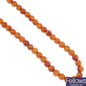 A natural amber bead single-strand necklace. AF.