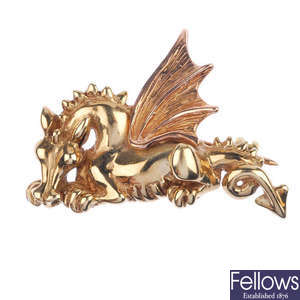 CLOGAU - a 9ct gold Welsh dragon brooch.
