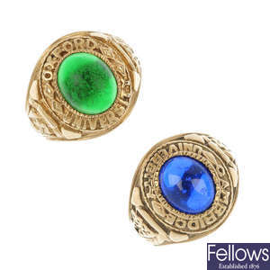 Two 9ct gold paste single-stone college rings.
