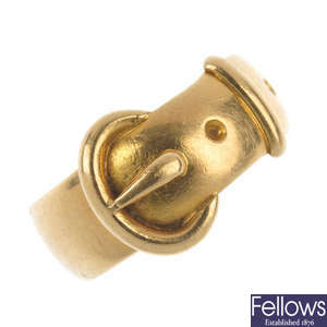 An early 20th century 18ct gold buckle ring.