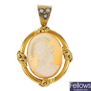 A late Victorian shell cameo pendant. 