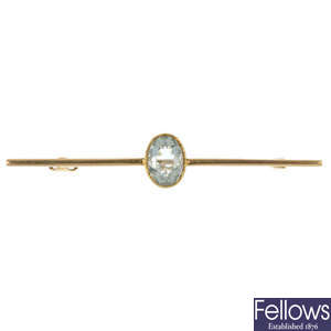An early 20th century 15ct gold aquamarine bar brooch.