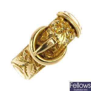 An early 20th century 18ct gold buckle ring.