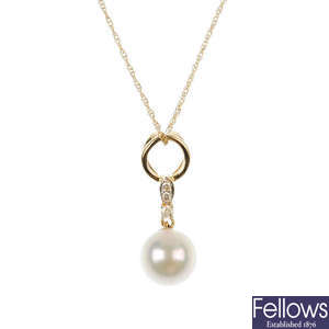 A selection of four cultured pearl pendants.