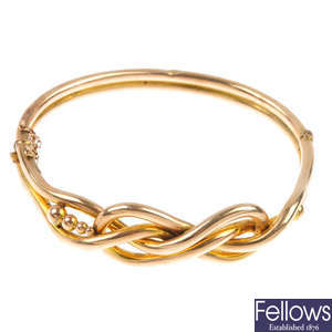 An early 20th century 9ct gold bangle.