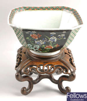Chinese famille verte bowl and stand