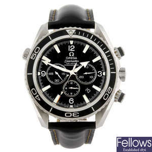 (609032841) OMEGA - a gentleman's Seamaster Planet Ocean Co-Axial wrist watch.