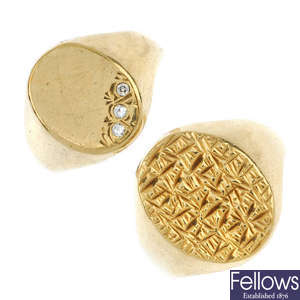 Two 9ct gold signet rings.